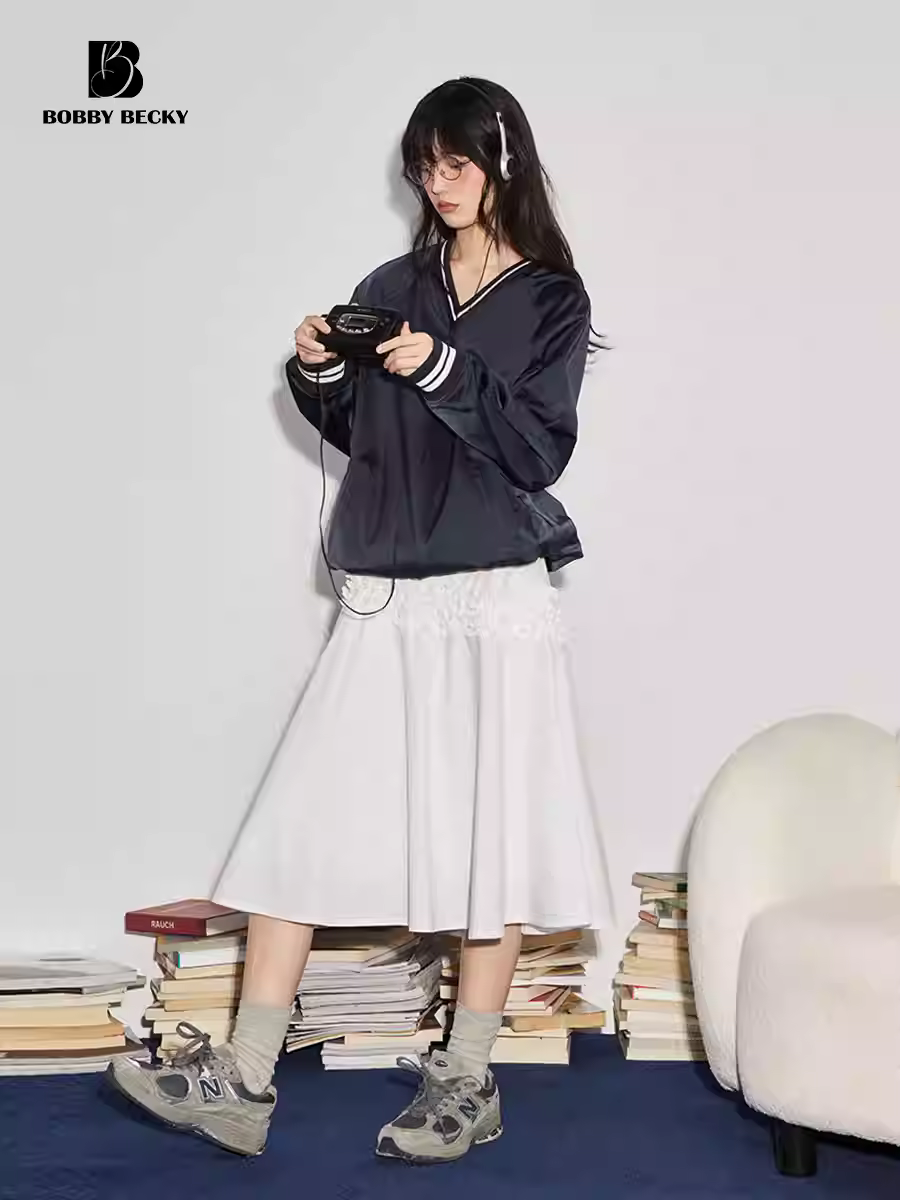 American vintage baseball jacket, ballet-style sportswear, girly look, Blokette Grikk